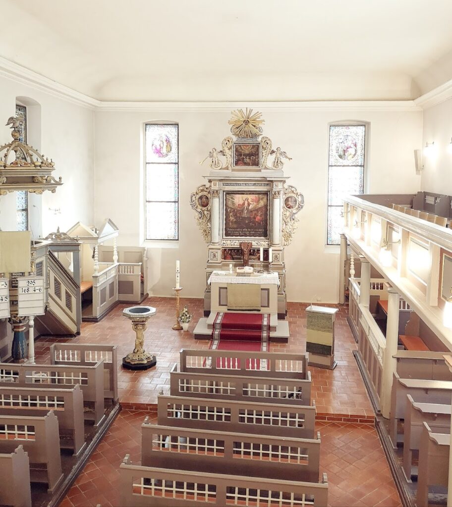 Jesus Church: A Historic Protestant Parish Church in Berlin-Kaulsdorf 2 Jesus Church