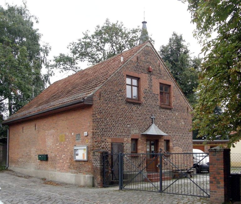 Jesus Church: A Historic Protestant Parish Church in Berlin-Kaulsdorf
