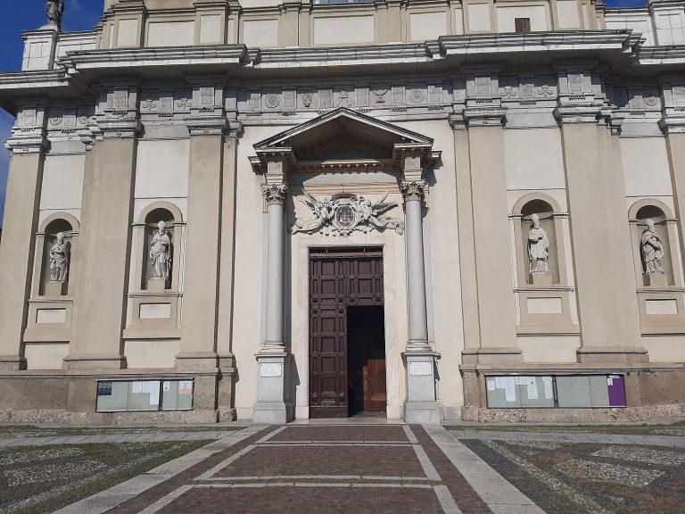 San Martino Vescovo: The Archpresbyteral Parish Church of Nembro, Italy