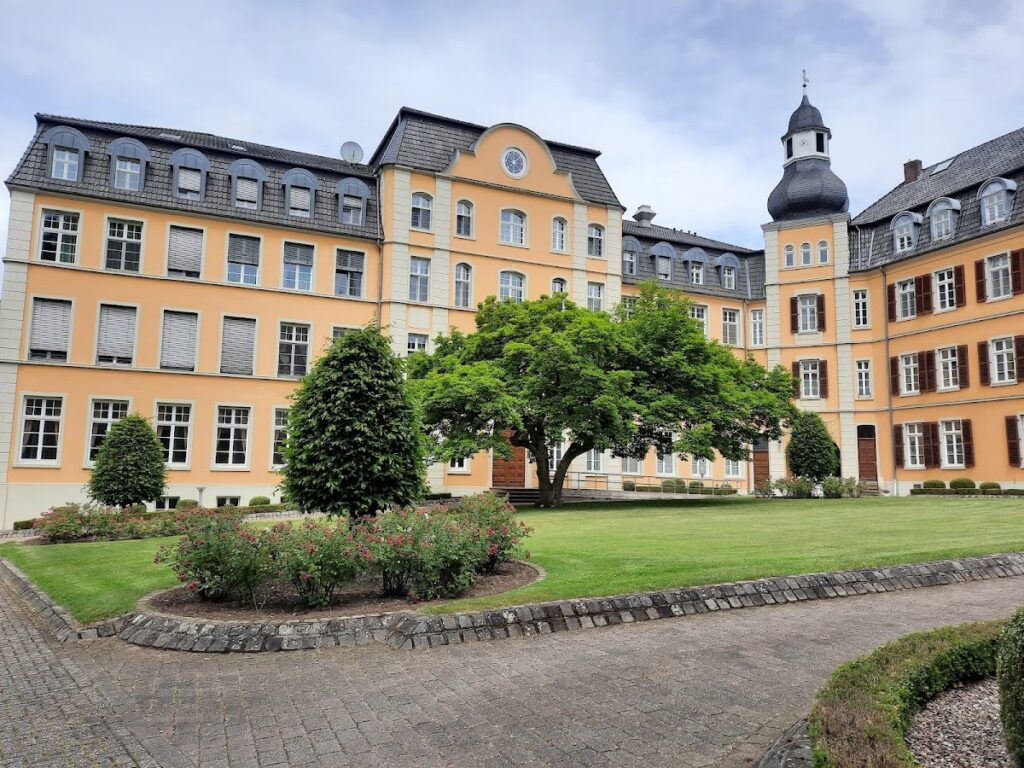 Haus Aspel: A Medieval Castle and Convent Complex in Germany 1 Haus Aspel
