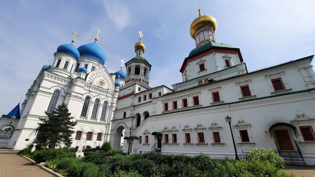 Nikolo-Perervinsky Monastery: A Russian Orthodox Monastic Complex in Moscow 2 Nikolo-Perervinsky Monastery