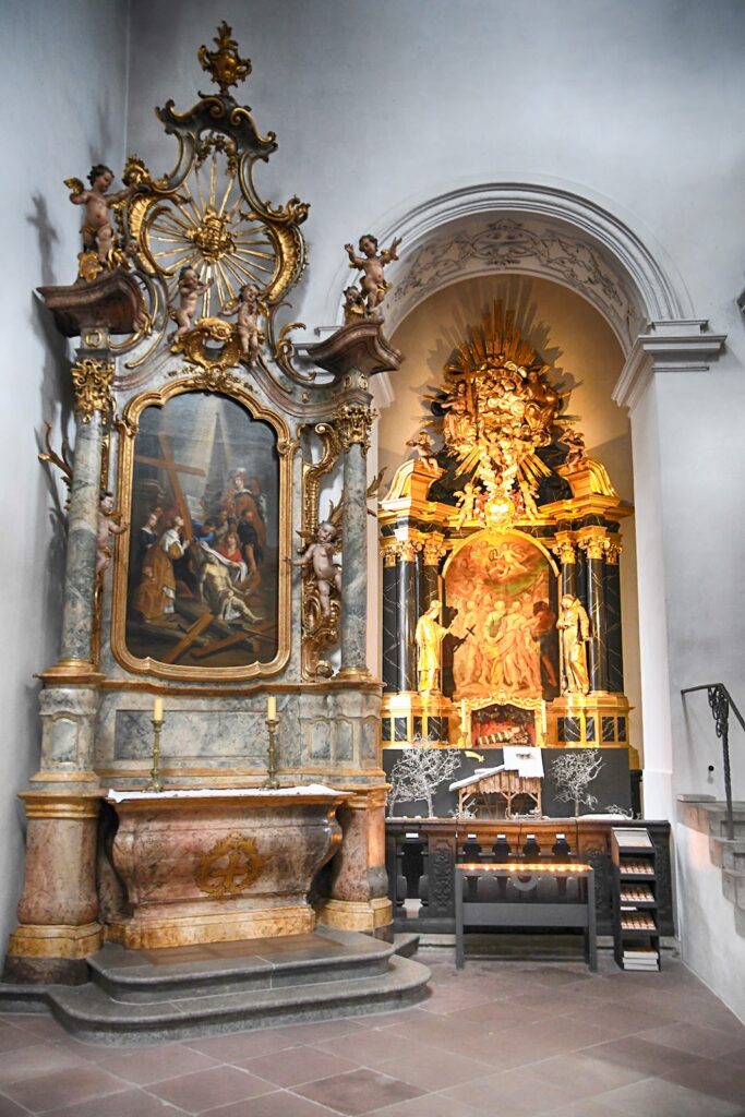 Kollegiatstift Neumünster, Würzburg: A Collegiate Foundation and Church 2 Kollegiatstift Neumünster, Würzburg