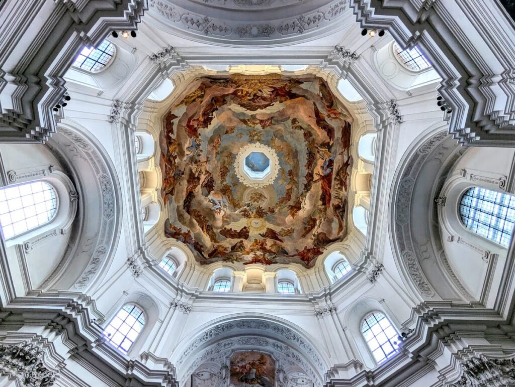 Kollegiatstift Neumünster, Würzburg: A Collegiate Foundation and Church 3 Kollegiatstift Neumünster, Würzburg