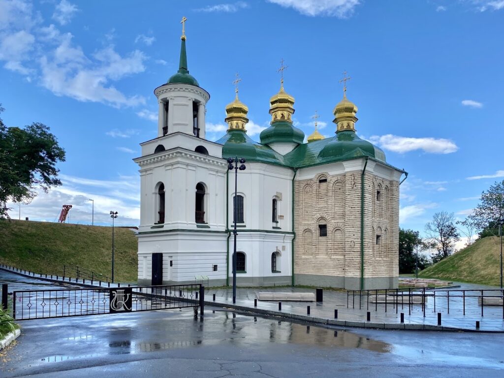 Church of the Saviour at Berestove: A Medieval Dynastic Church in Kyiv 1 Church of the Saviour at Berestove