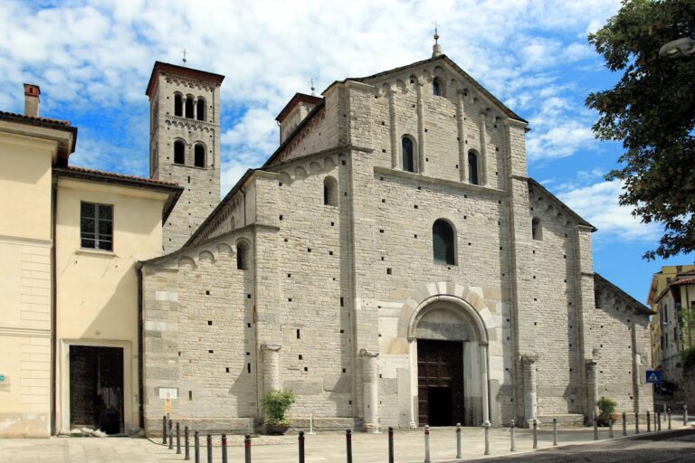 Basilica of Sant’Abbondio: A Romanesque Church in Como, Italy