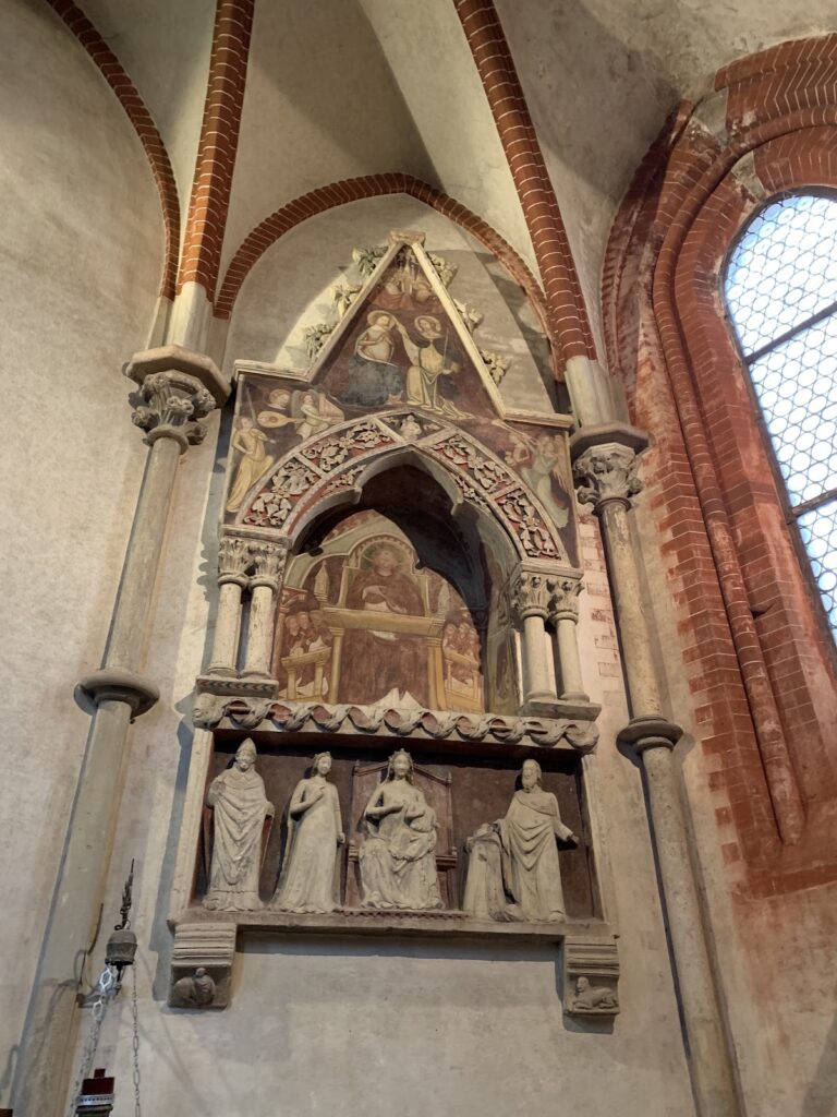 Basilica di Sant'Andrea: A Romanesque-Gothic Basilica in Vercelli 5 Basilica di Sant'Andrea