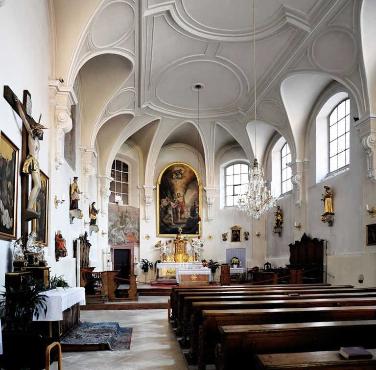 Stiftskirche St. Johann: A Historic Collegiate Church in Regensburg