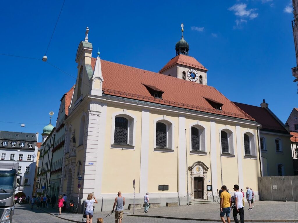 Stiftskirche St. Johann: A Historic Collegiate Church in Regensburg 2 Stiftskirche St. Johann