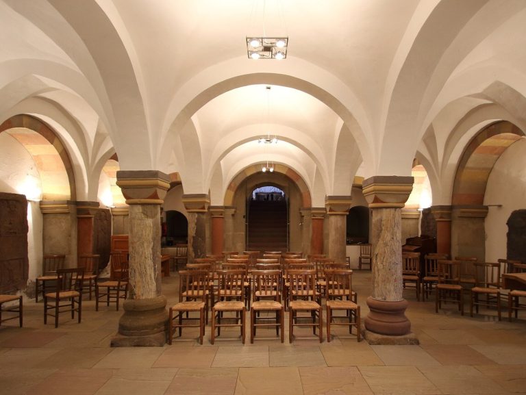 Stiftskirche St. Goar: A Medieval Collegiate Church in Germany
