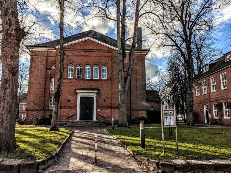 Lambertikirche Aurich: A Neoclassical Parish Church in Germany