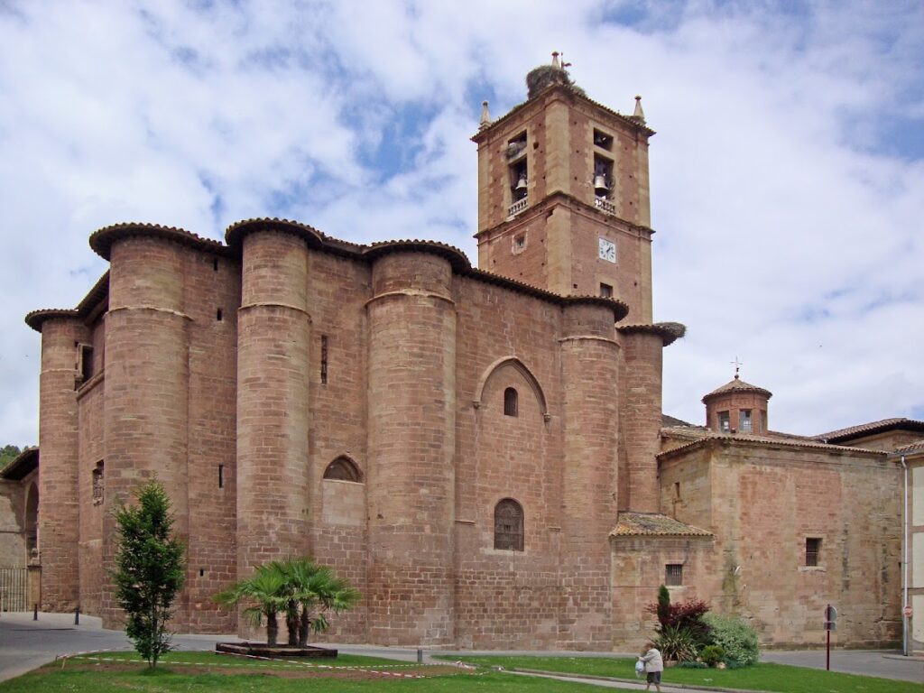 Santa María la Real of Nájera: A Royal Monastery and Dynastic Pantheon in Spain 1 Santa María la Real of Nájera