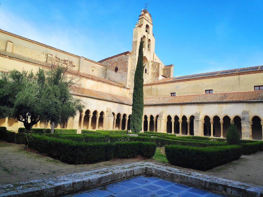 Nuestra Señora de la Soterraña: A Gothic Church and Former Dominican Monastery in Spain 1 Nuestra Señora de la Soterraña