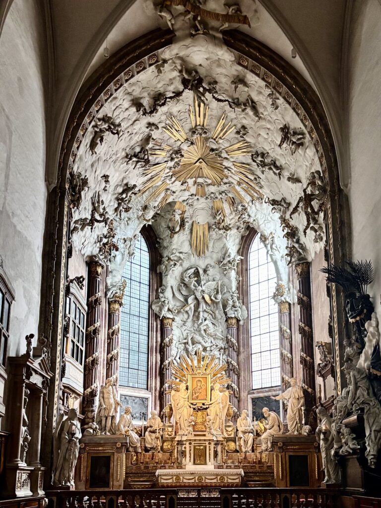 St. Michael's Church: A Romanesque and Gothic Parish Church in Vienna 2 St. Michael's Church