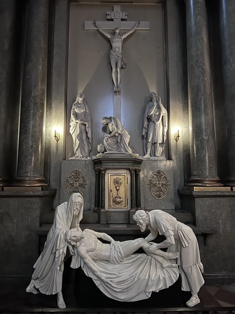 St. Michael's Church: A Romanesque and Gothic Parish Church in Vienna 4 St. Michael's Church