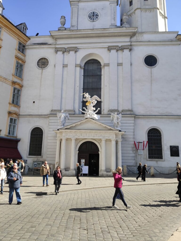 St. Michael's Church: A Romanesque and Gothic Parish Church in Vienna 5 St. Michael's Church