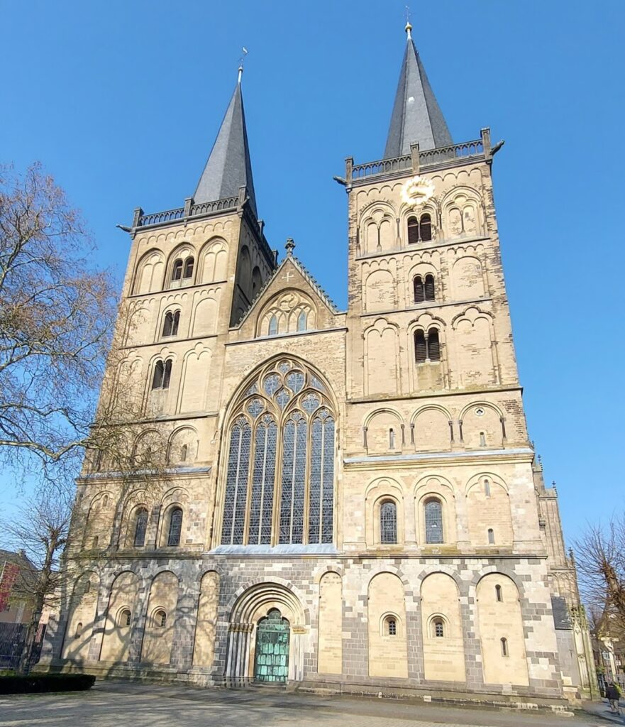Xanten Cathedral: A Gothic Collegiate Church in Germany 1 Xanten Cathedral