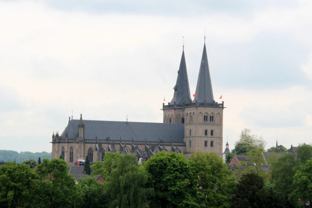 Xanten Cathedral: A Gothic Collegiate Church in Germany 2 Xanten Cathedral