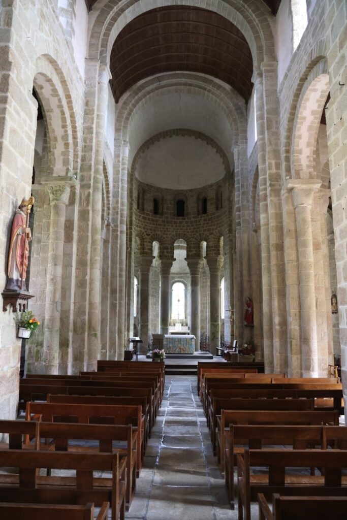 Église Saint-Tudy de Loctudy: a Romanesque Parish and Collegiate Church 1 Église Saint-Tudy de Loctudy