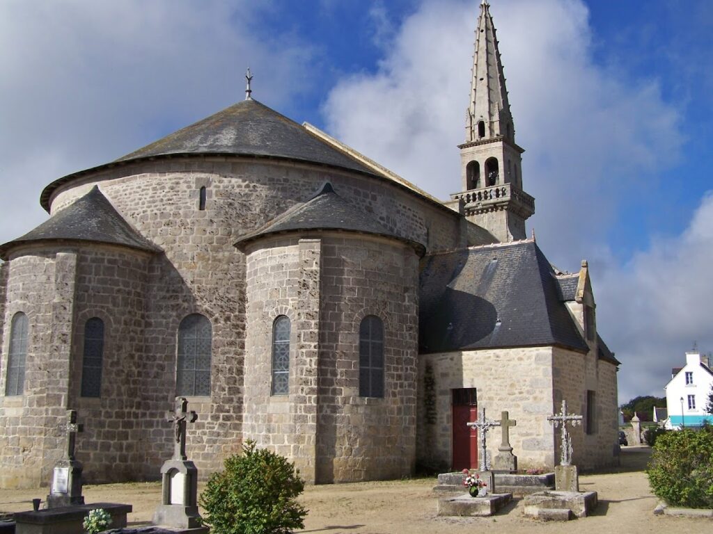 Église Saint-Tudy de Loctudy: a Romanesque Parish and Collegiate Church 3 Église Saint-Tudy de Loctudy
