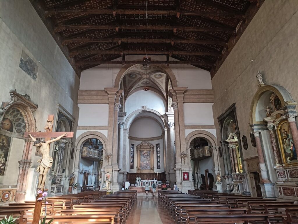 San Tomaso Becket: A Historic Catholic Church in Verona 2 San Tomaso Becket