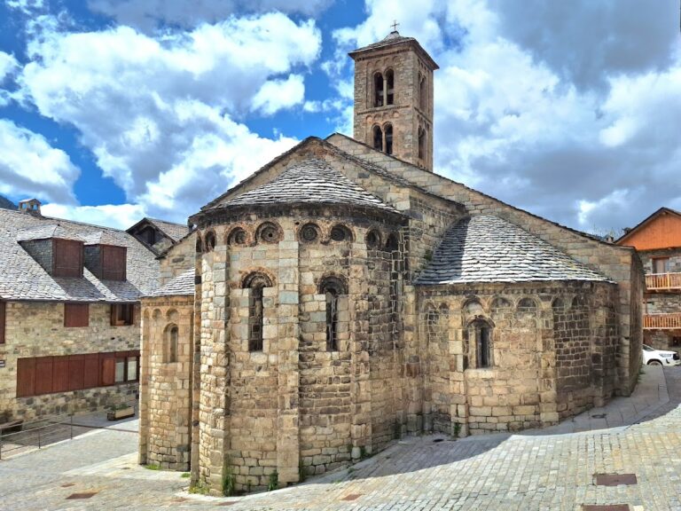 Santa Maria de Taüll: A Romanesque Parish Church in Catalonia