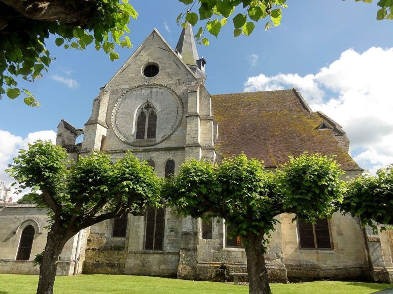 Église Notre-Dame de Mello: A Gothic Parish and Collegiate Church in France