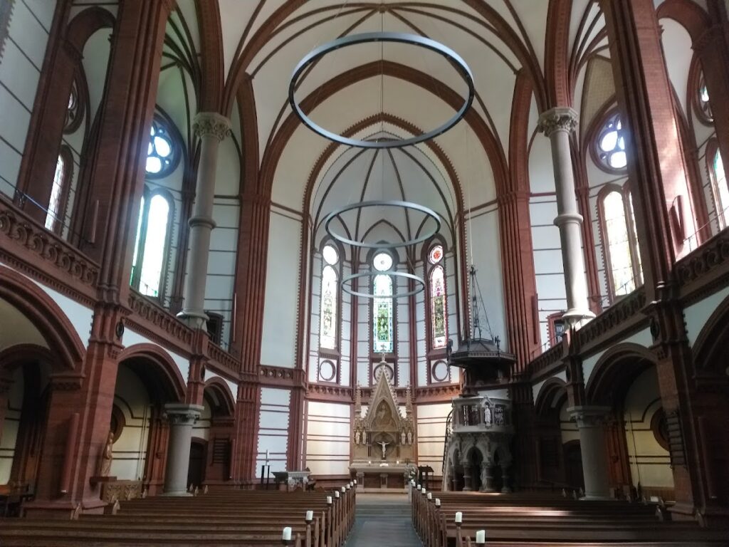 St. Gertrud: A Neo-Gothic Lutheran Church in Hamburg 2 St. Gertrud