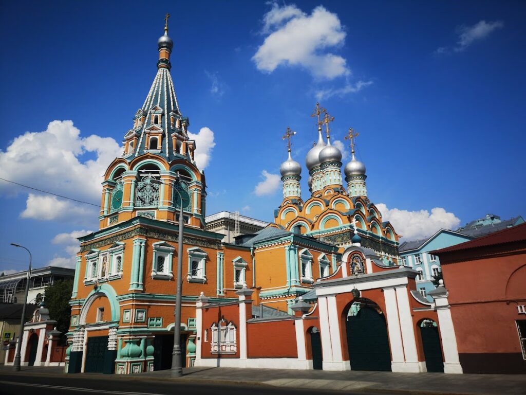 Church of Saint Gregory of Neocaesarea in Polyanka, Moscow: A Seventeenth-Century Royal Parish Church 1 Church of Saint Gregory of Neocaesarea in Polyanka, Moscow