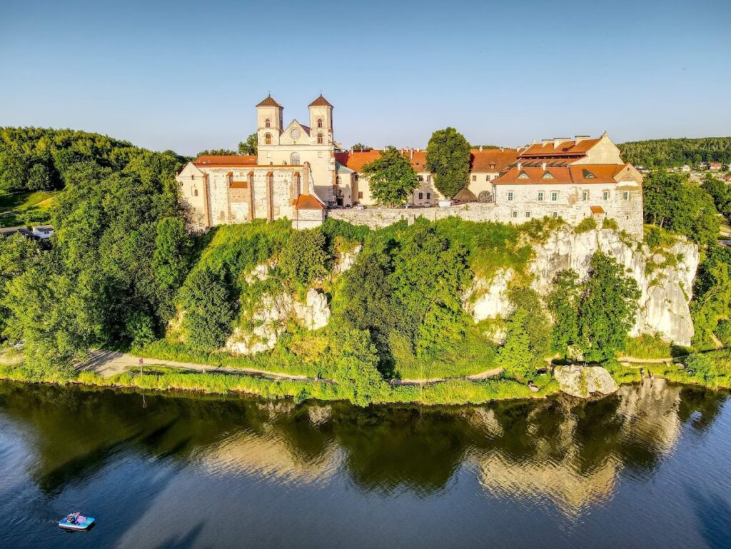 Tyniec Abbey: A Benedictine Monastery and Fortress in Poland 1 Tyniec Abbey