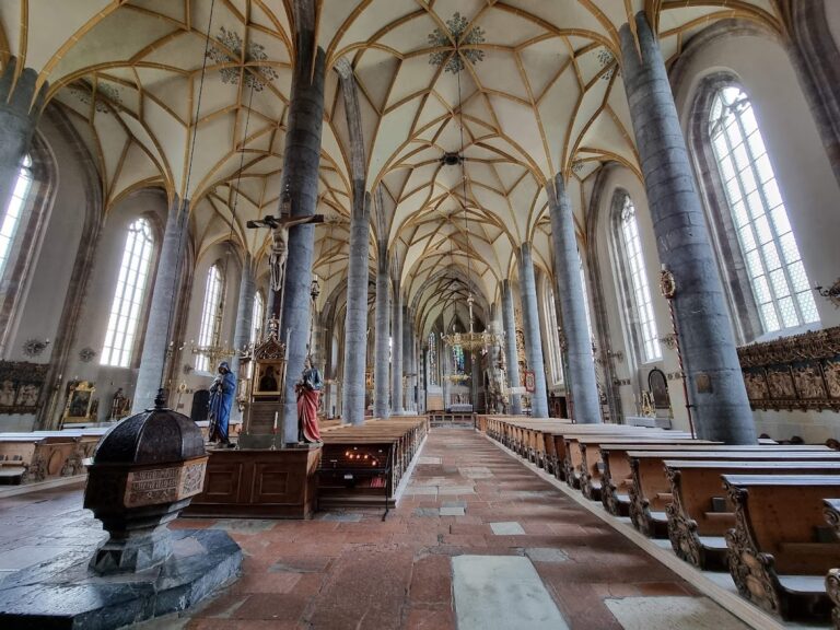 Mariä Himmelfahrt, Schwaz: A Gothic Parish and Deanery Church in Austria