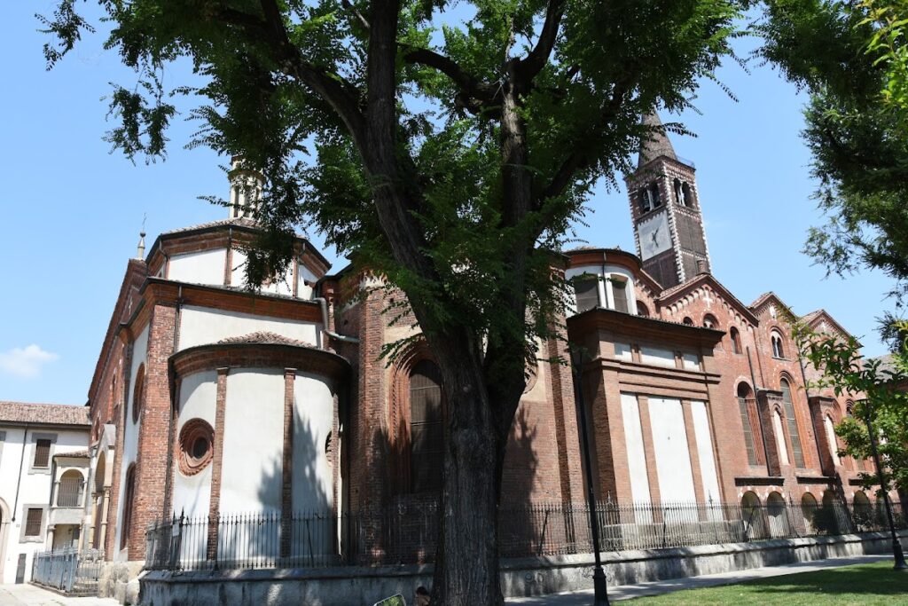 Basilica of Sant'Eustorgio: An Early Christian and Dominican Church in Milan 1 Basilica of Sant'Eustorgio