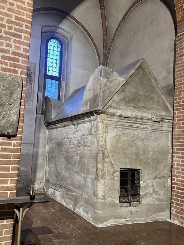 Basilica of Sant'Eustorgio: An Early Christian and Dominican Church in Milan 4 Basilica of Sant'Eustorgio