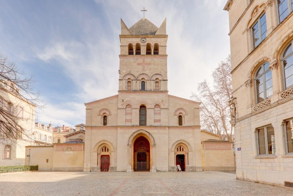 Basilica of Saint-Martin d'Ainay: A Romanesque Former Abbey Church in Lyon 2 Basilica of Saint-Martin d'Ainay