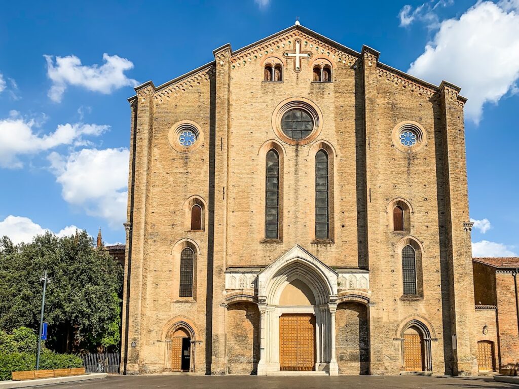 Basilica of Saint Francis: A Franciscan Gothic Church in Bologna 1 Basilica of Saint Francis