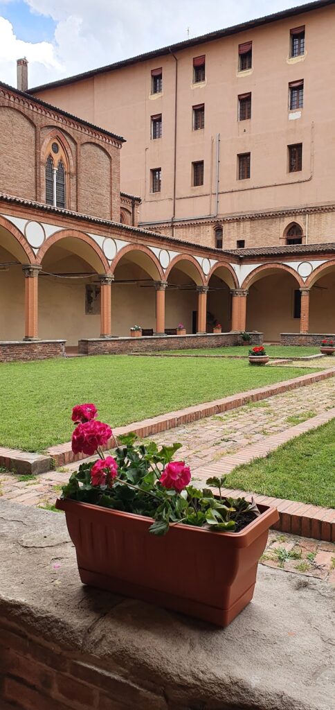 Basilica of Saint Francis: A Franciscan Gothic Church in Bologna 3 Basilica of Saint Francis