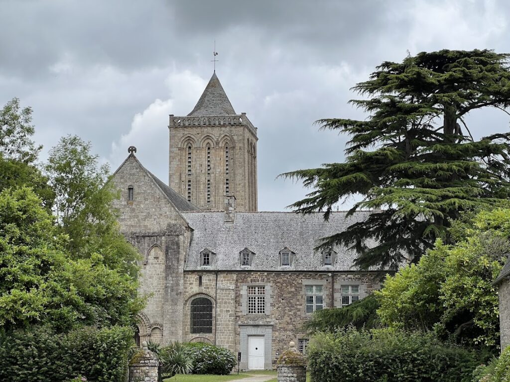 La Lucerne Abbey: A Premonstratensian Monastic Complex in France 2 La Lucerne Abbey