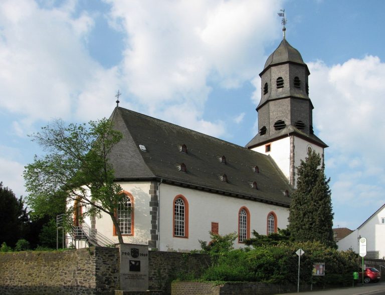 Reformed Church Holzheim: A Historic Protestant Church in Pohlheim, Germany
