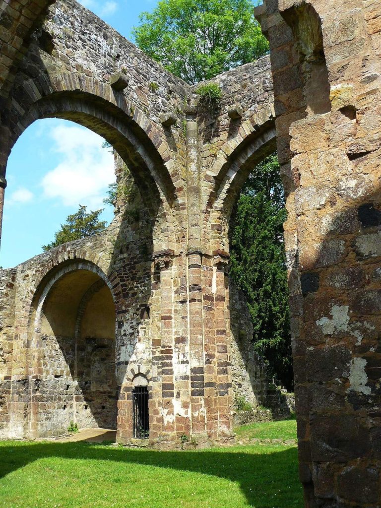 Abbaye Notre-Dame du Nid-au-Merle: A Former Double Monastery in France