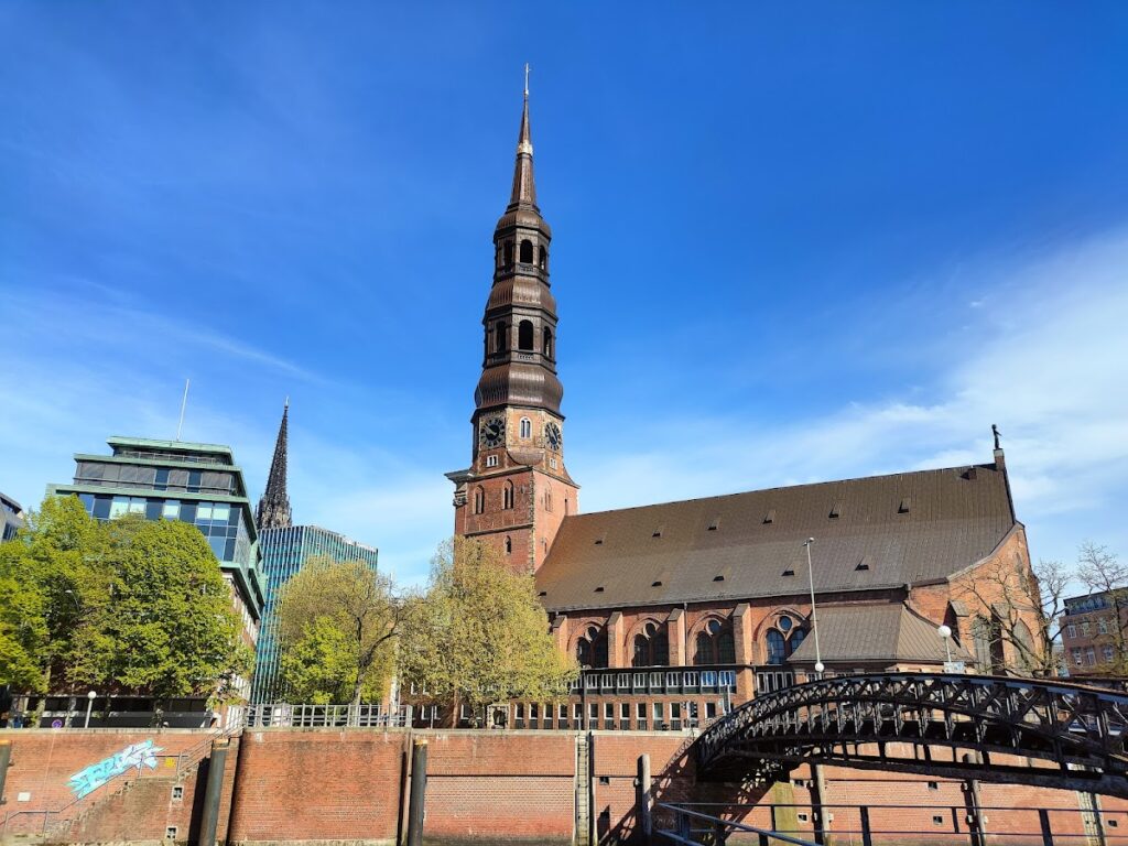 St. Catherine's Church, Hamburg: A Lutheran Church of Seafarers and Music 1 St. Catherine's Church, Hamburg