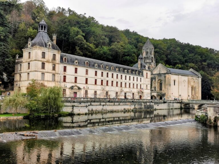 Abbaye Saint-Pierre et Saint-Sicaire: A Former Benedictine Abbey in France