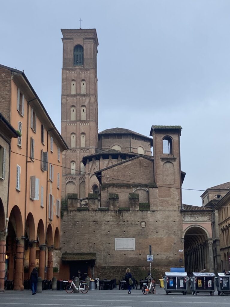 San Giacomo Maggiore: An Augustinian Basilica in Bologna 3 San Giacomo Maggiore