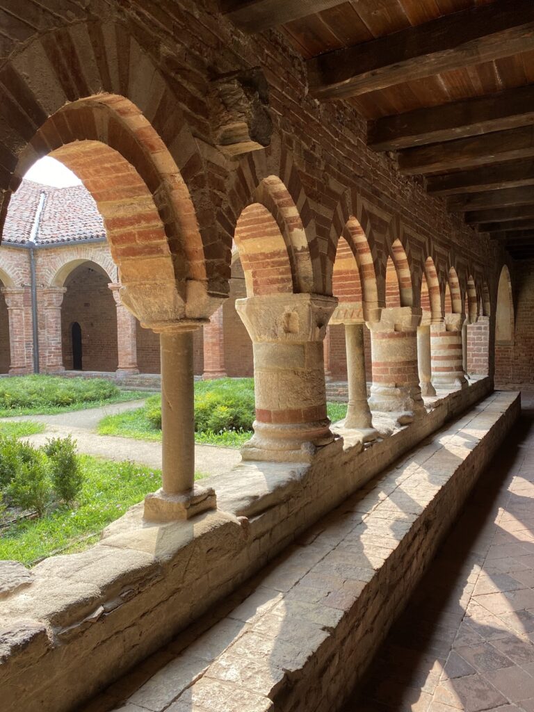 Vezzolano Abbey: A Romanesque and Gothic Religious Complex in Italy 1 Vezzolano Abbey