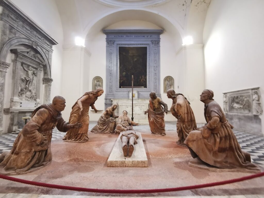 Sant'Anna dei Lombardi: A Renaissance Church in Naples 4 Sant'Anna dei Lombardi