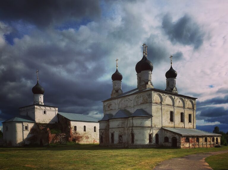 Makaryev-Unzhensky Monastery: A Russian Orthodox Monastic Ensemble in Russia