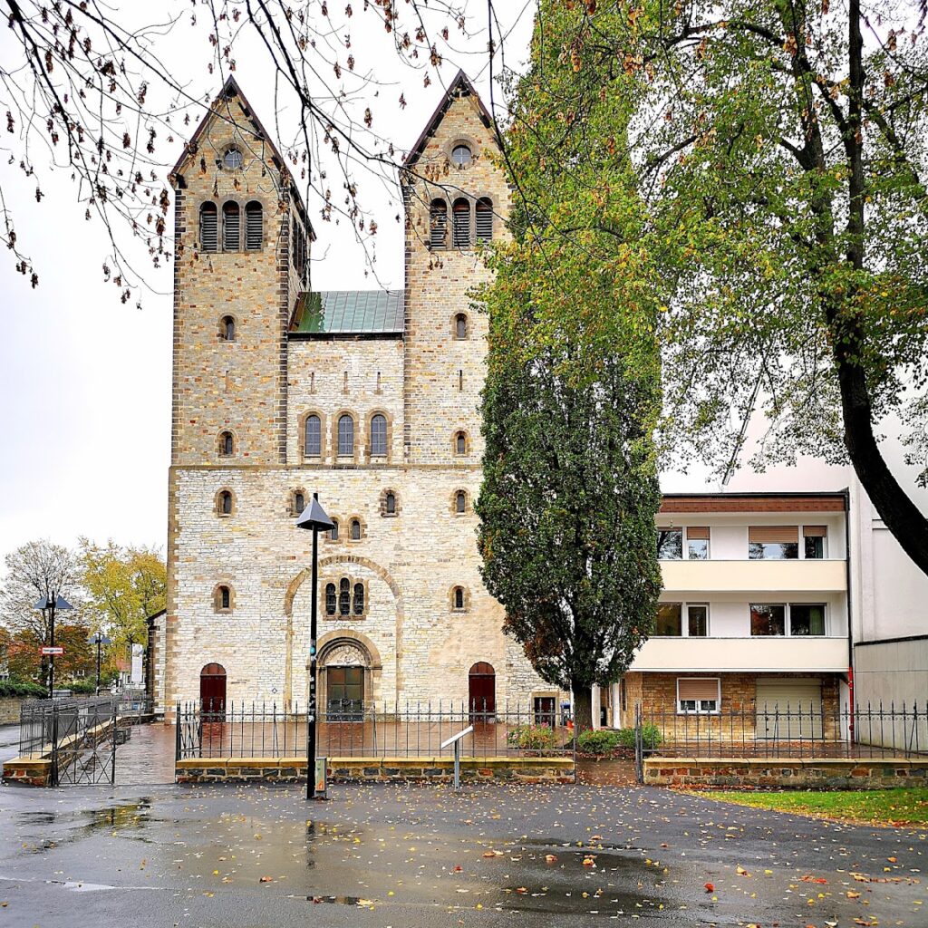 Benedictine Abbey of Abdinghof, Paderborn: A Romanesque Monastic Complex 1 Benedictine Abbey of Abdinghof, Paderborn