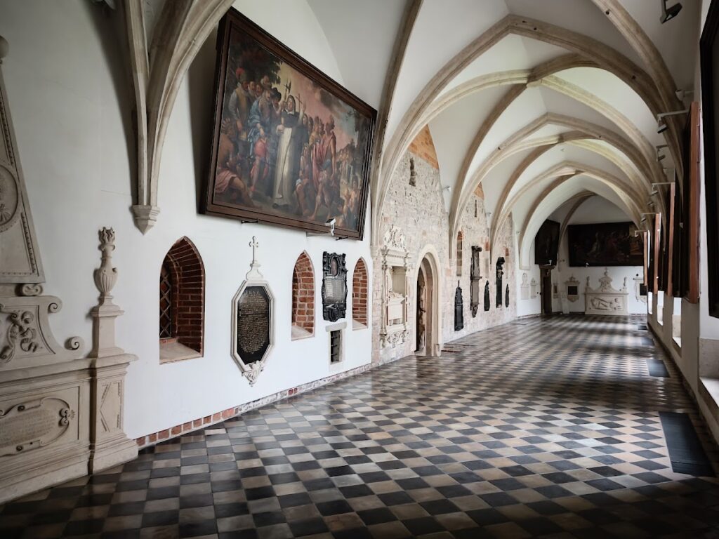 Basilica of the Holy Trinity, Kraków: Dominican Conventual Church 3 Basilica of the Holy Trinity, Kraków