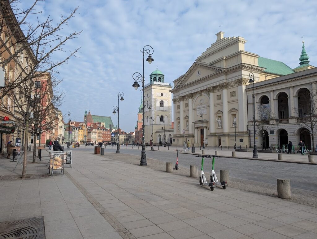 St. Anne's Church: A Historic Bernardine Church in Warsaw 5 St. Anne's Church