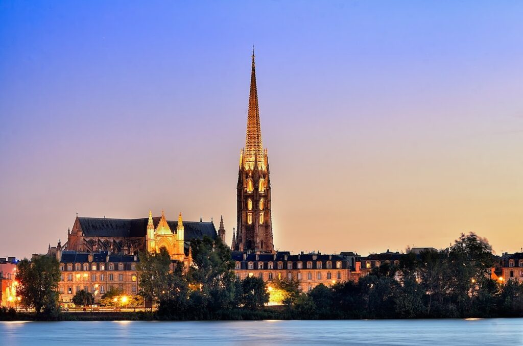 Basilica of St. Michael, Bordeaux: A Flamboyant Gothic Pilgrimage Church 4 Basilica of St. Michael, Bordeaux
