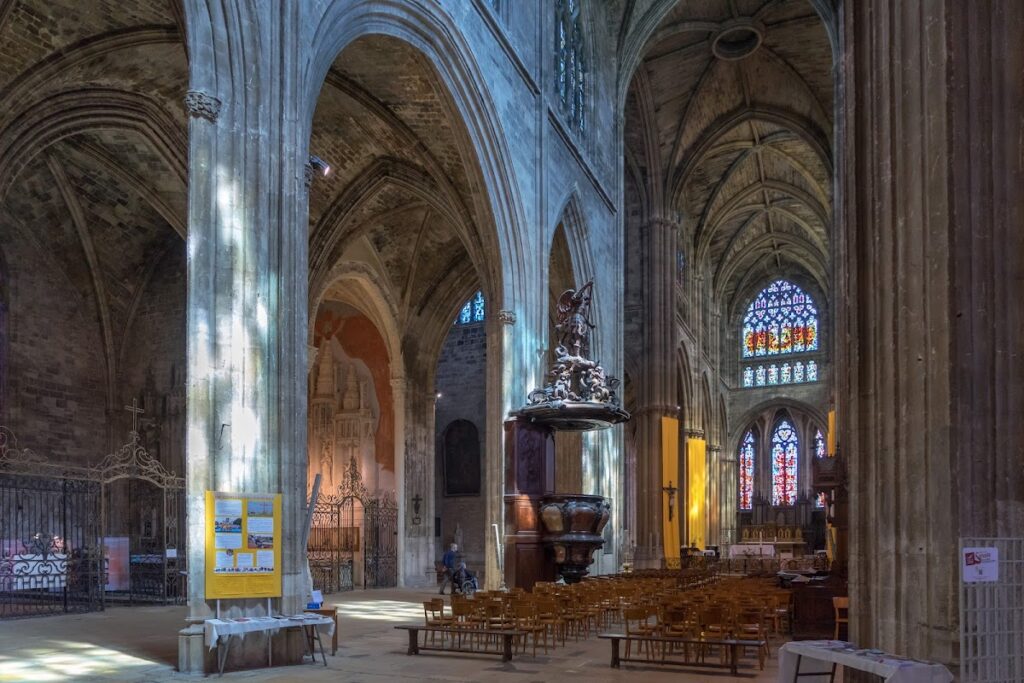 Basilica of St. Michael, Bordeaux: A Flamboyant Gothic Pilgrimage Church 5 Basilica of St. Michael, Bordeaux