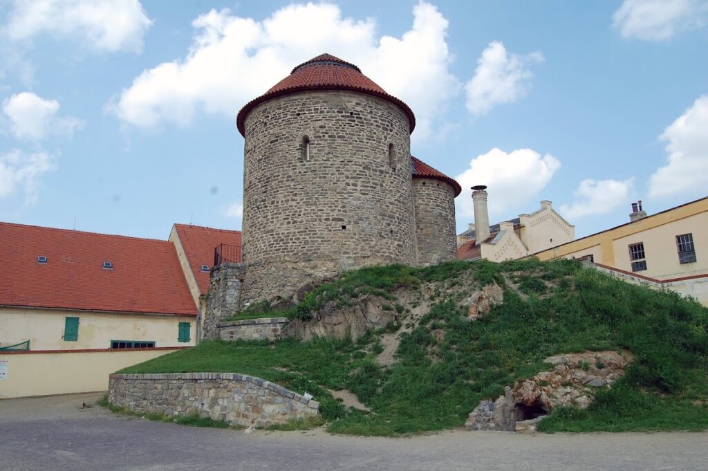 Ducal Rotunda of the Virgin Mary and St Catherine: A Romanesque Castle Chapel in Znojmo 1 Ducal Rotunda of the Virgin Mary and St Catherine